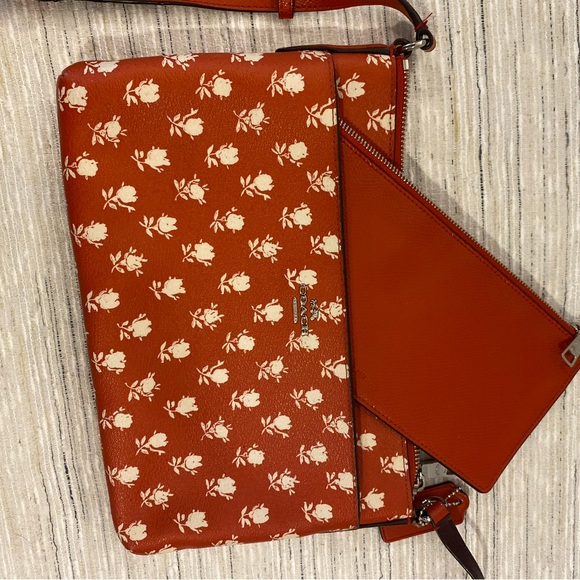 Coach cutie for sure! Great crossbody in bandlands floral. - Picture 7 of 10